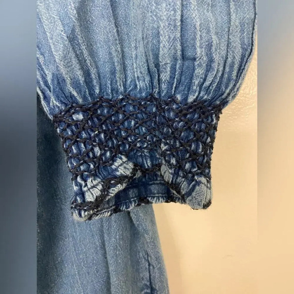 NWT Faherty Presley Embroidered Detail Cotton Chambray Top Blue Size Small - Picture 7 of 9